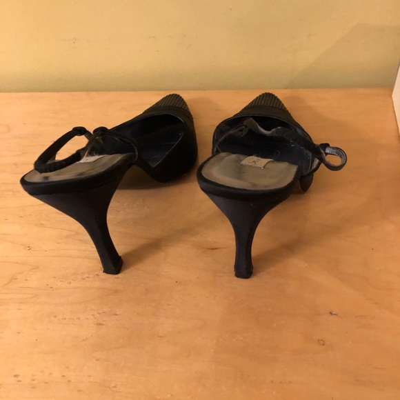 Black satin sling backs with black jet on top caps - leather soles size 9. - Picture 3 of 7
